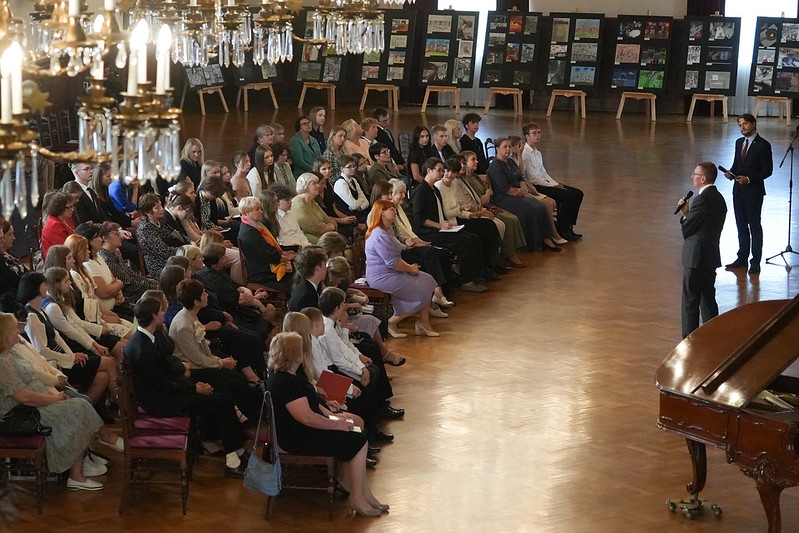 Krāsaina bilde, LNA atbalsta skolēnu konkursu "Vēsture ap mums”