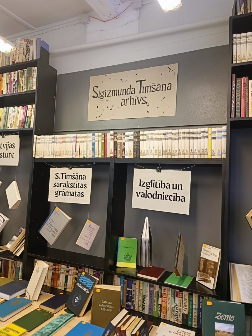 Krāsaina bilde, izstādes “Cilvēks un viņa bibliotēka. Ieskats akadēmiķa Sigizmunda Timšāna arhīvā” atklāšanas pasākums Jēkabpils bibliotēkā