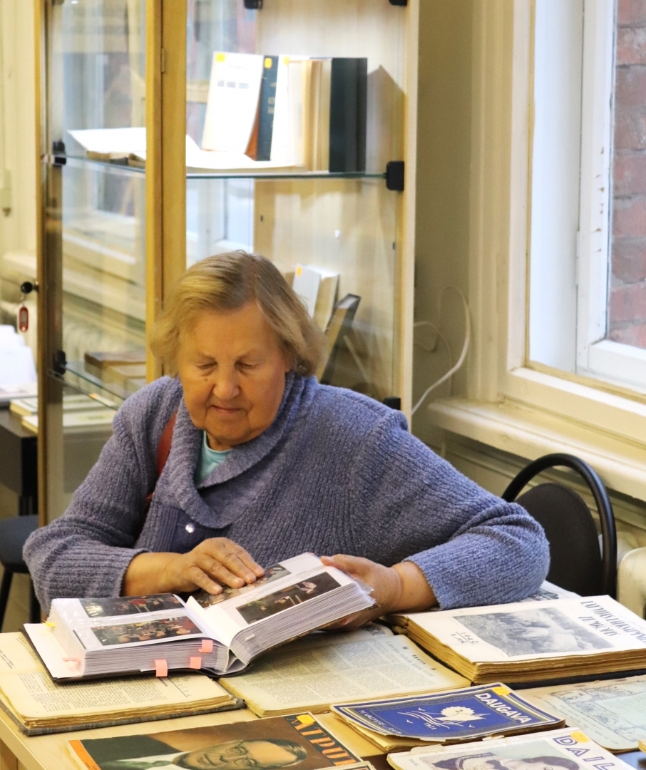 Krāsaina bilde, izstādes “Cilvēks un viņa bibliotēka. Ieskats akadēmiķa Sigizmunda Timšāna arhīvā” atklāšanas pasākums Jēkabpils bibliotēkā